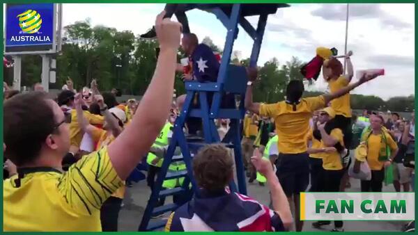 Socceroos fans sing 'Waltzing Matilda' in Samara