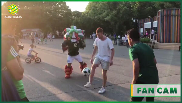 Australian, Mexican, Peruvian fan play keep ups