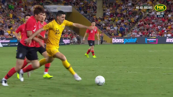 Tom Rogic goes close for the Socceroos