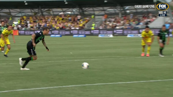 GOAL: Diamanti - United pull one back from the penalty spot