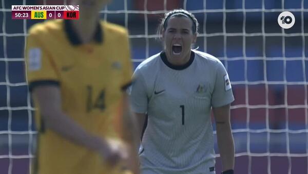 SAVE: Williams - Exceptional reflexes from the shot-stopper