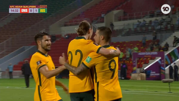 GOAL: Maclaren - Australia find the opener from the spot