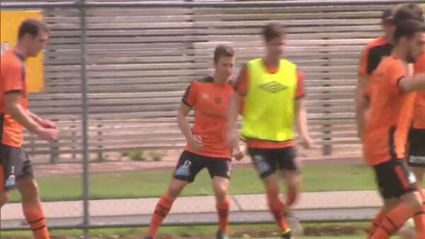 McKay extends Roar contract