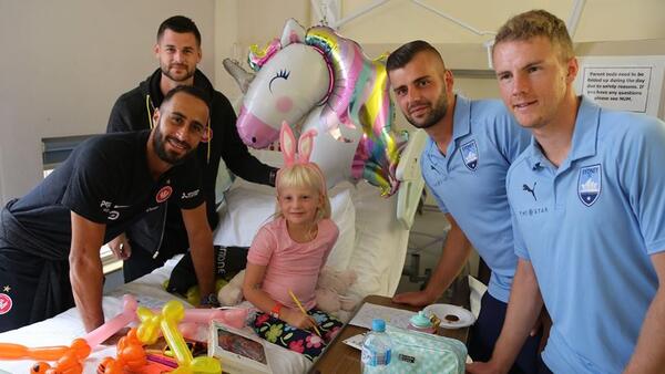 Wanderers and Sydney FC players at Children's hospital