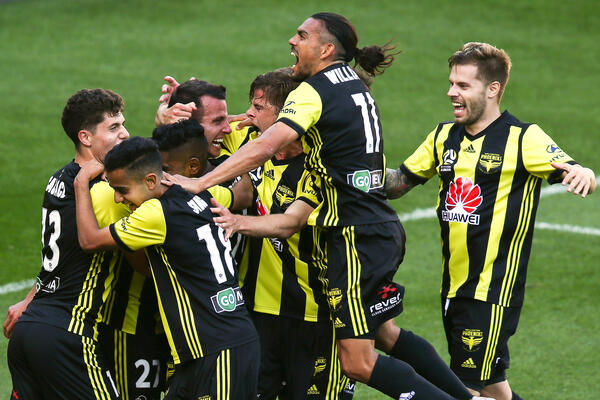 Phoenix players celebrate against the Jets