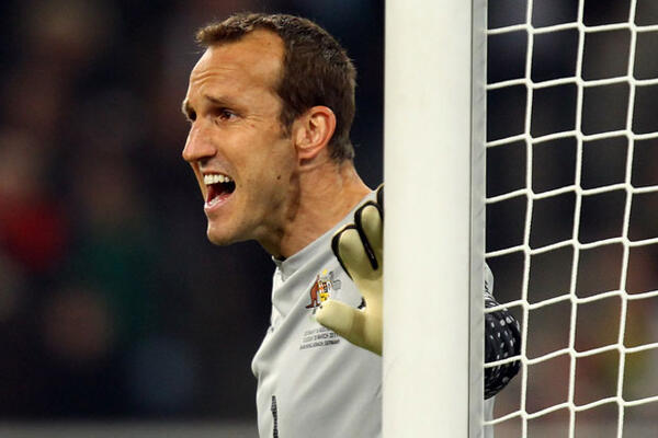 Injury rules out Schwarzer and Cahill
