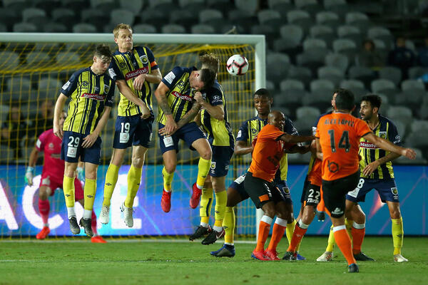 Mariners v Roar
