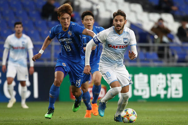 Milos Ninkovic against Ulsan hyundai