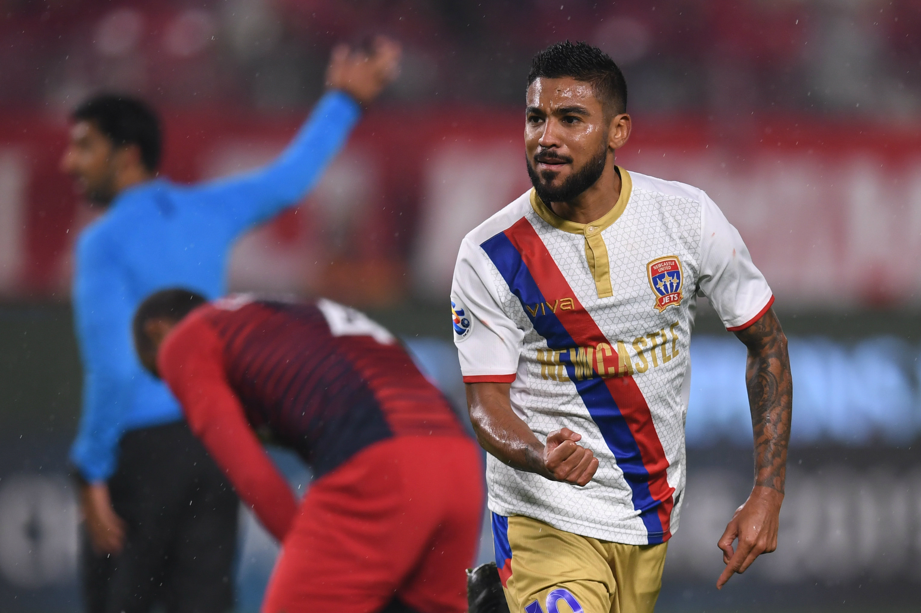 Ronny Vargas celebrates his goal.